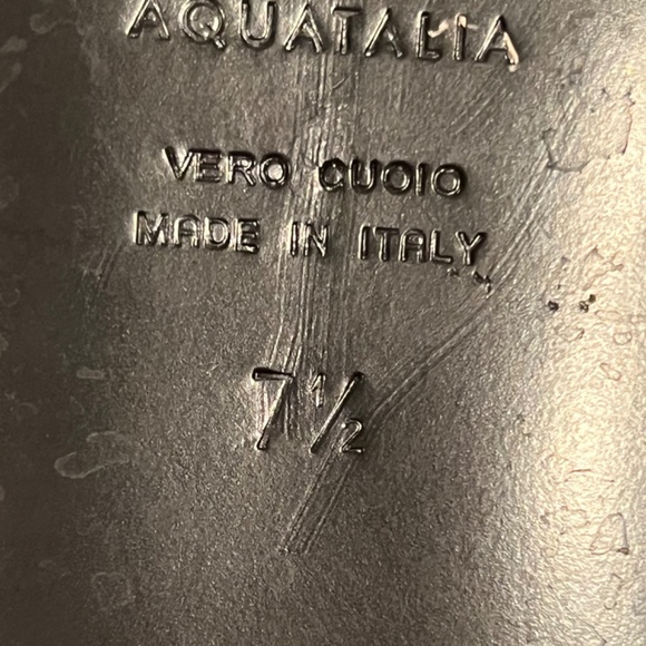 Stunning Aquatalia Snake Embossed Slip Ons - Picture 9 of 11